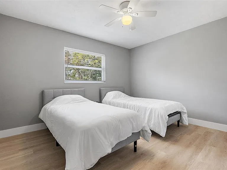 3926 Helena St NE — Photo 23