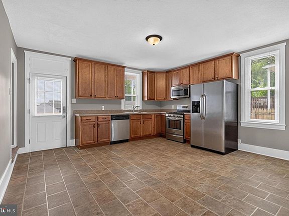 5th image of 2463 S Queen St