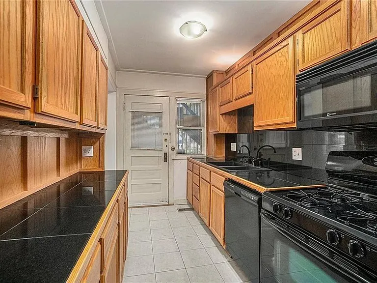 317 E 43rd St #1E — Photo 13