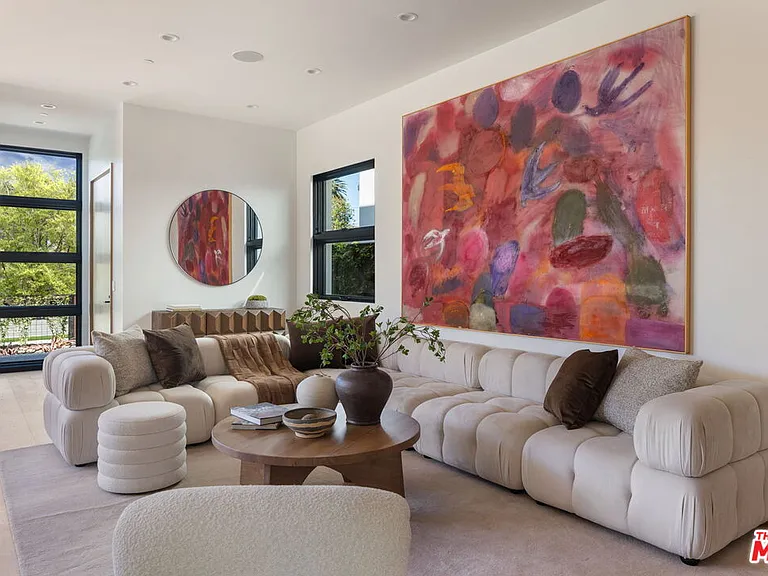 822 Superba Ave — Photo 6