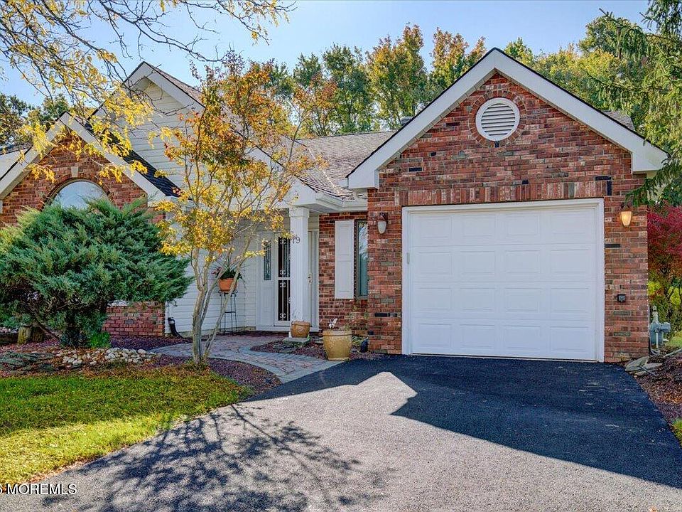 1st image of 19 Hampton Drive