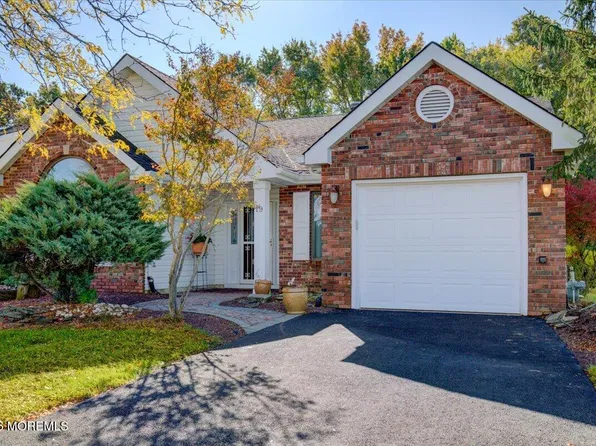 19 Hampton Drive, Marlboro, NJ 07746