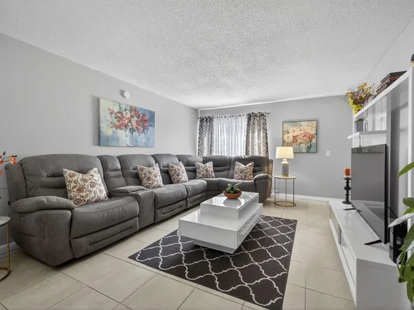 12020 W Greenway Drive #102, Royal Palm Beach, FL 33411