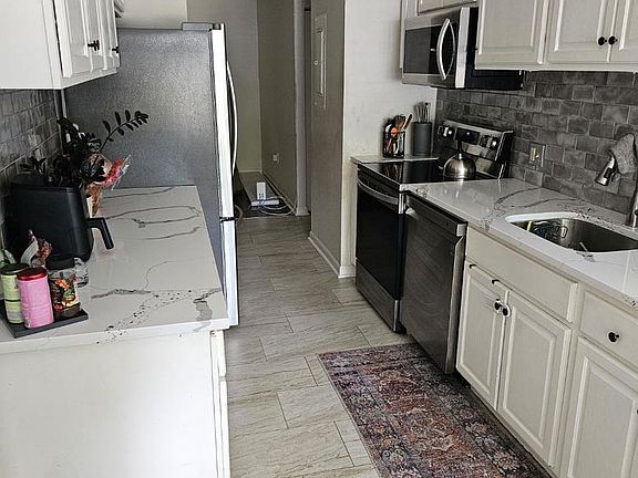 5th image of 458 Girard St #390