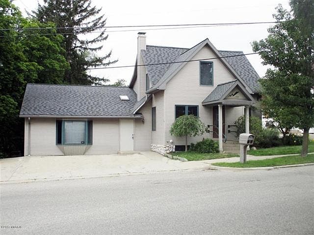 1st image of 125 E Pine St