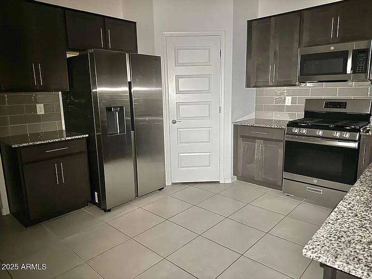 8905 W Orange Dr — Photo 3