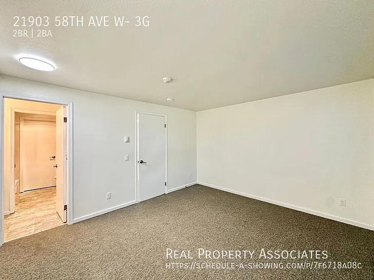 Hillcrest — Photo 27