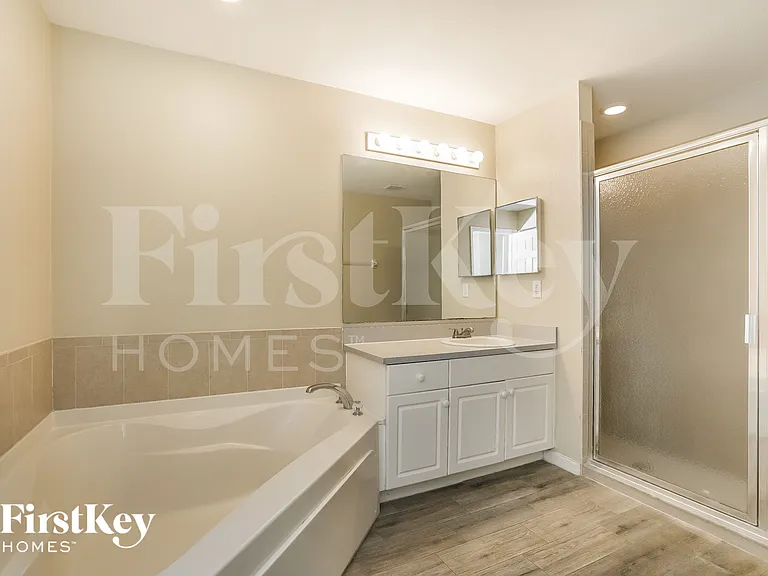 3506 NE 18th Pl — Photo 9
