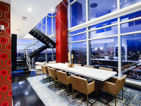 Open floor plan dining area