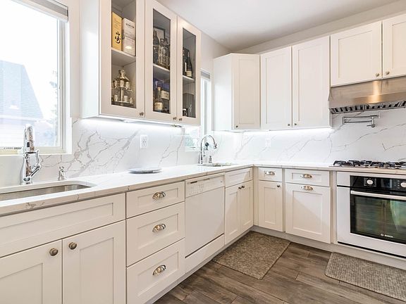3rd image of 1-115 110th St #1