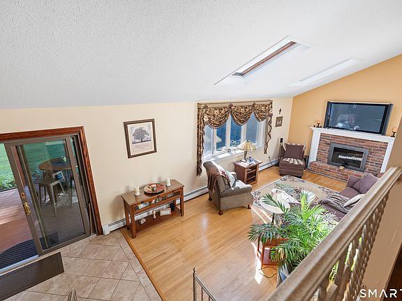 5th image of 117 Whispering Hill Road