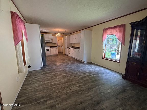 4th image of 12 Apache Dr