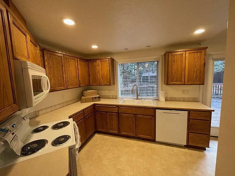 19941 Porcupine Dr — Photo 3