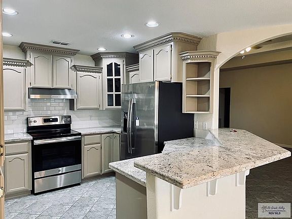 3rd image of 4810 Larkspur Dr