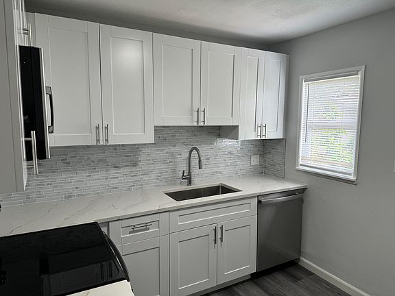 4th image of 747 E Prima Vista Boulevard