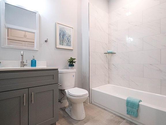 5th image of 1022 Wood St #202