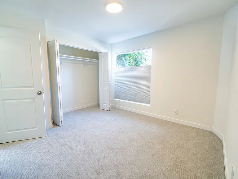 Lake Court Apartments — Photo 8