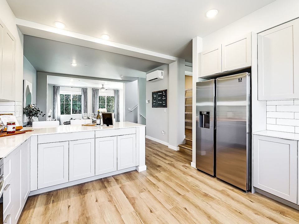 1st image of 14322 Railroad Way NE #5-14330