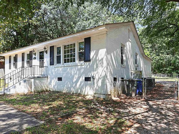 4th image of 1121 Woodlawn Ave
