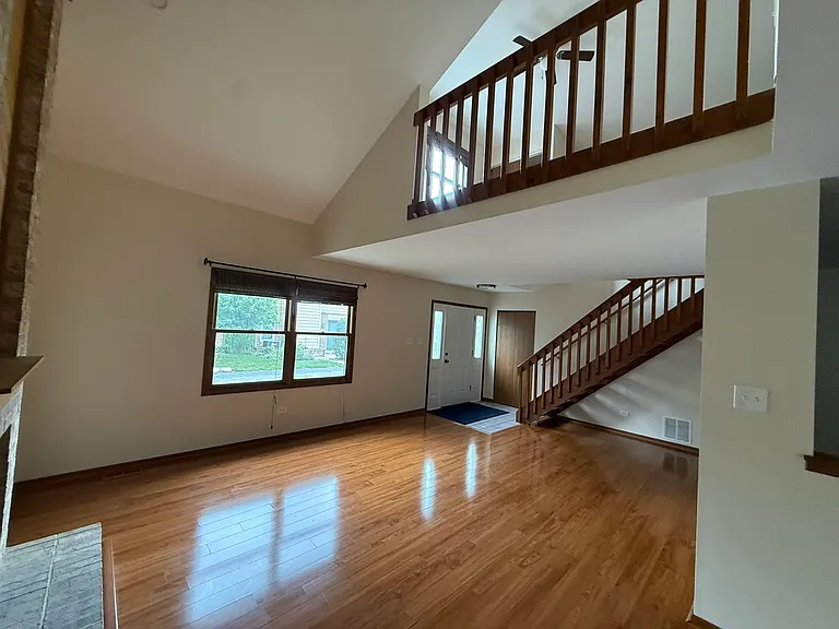 15546 Whitehall Ln — Photo 5