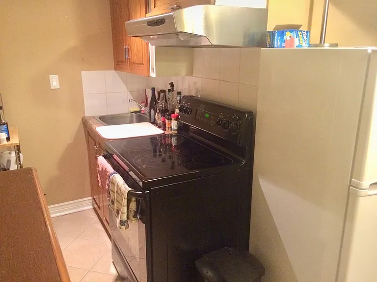52 Colbourne St #B — Photo 3