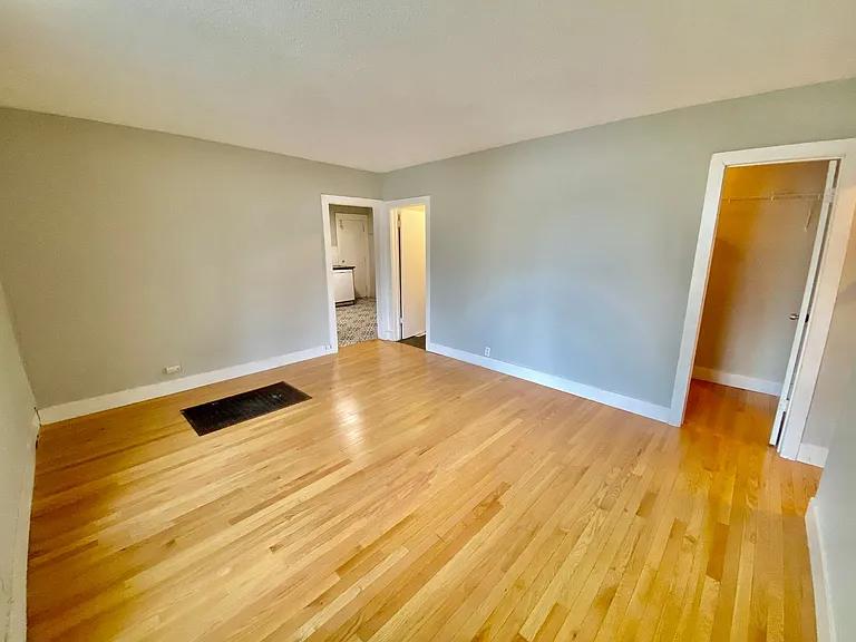 301 17th Ave Ne — Photo 6