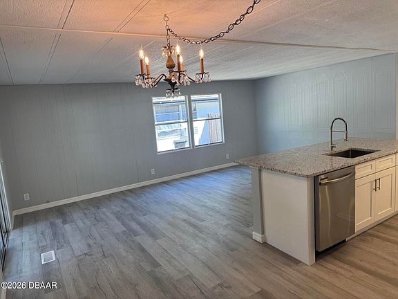 3rd image of 48 Golden Gate Cir