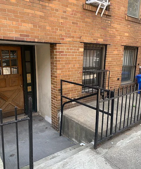 221 Montgomery St #3 — Photo 2