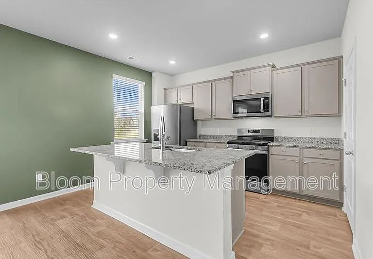502 Lake Ridge Blvd — Photo 9