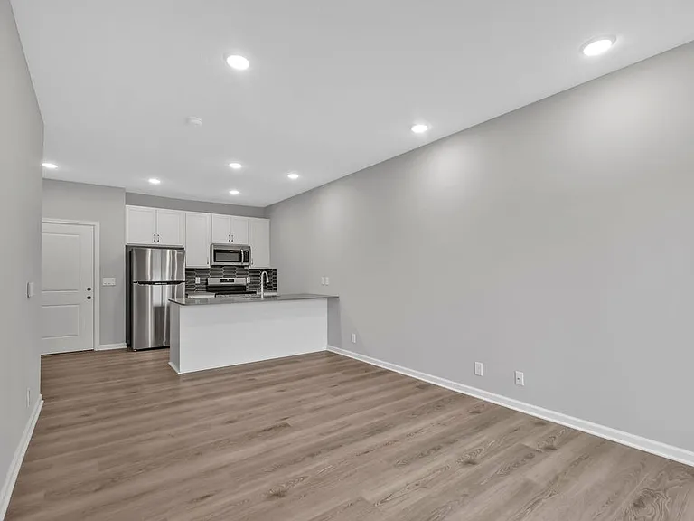 The Creek Apartments — Photo 7