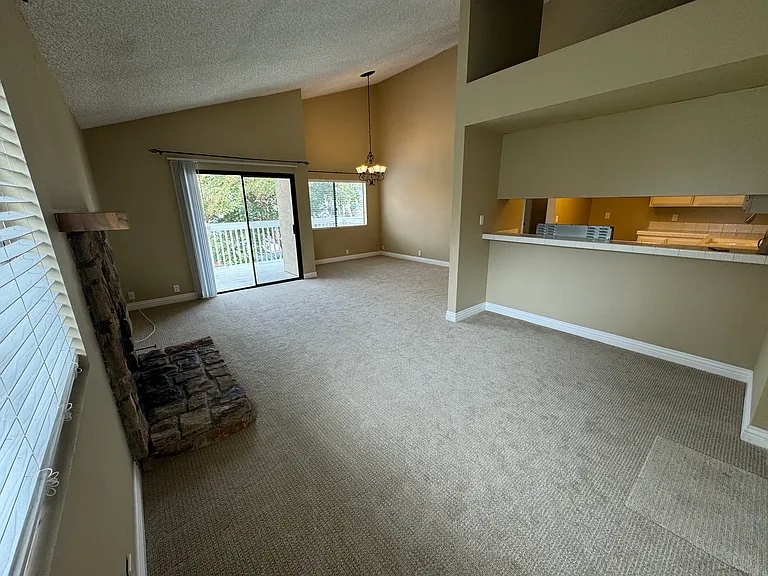 19105 Shoreline Ln #5 — Photo 2