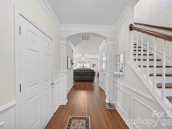 4th image of 9417 Tavistock Ct