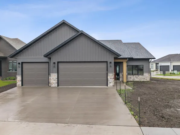6090 Prairie Grove Ct S, Fargo, ND 58104