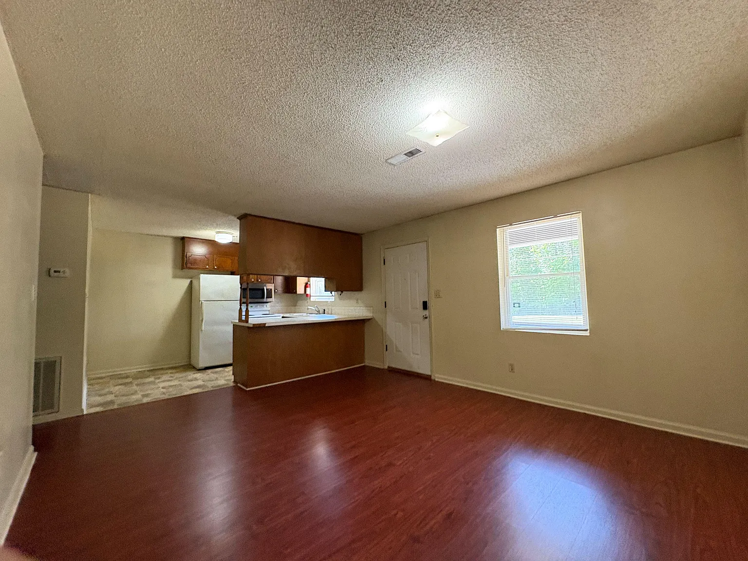 2 bed, 1.0 bath, 825 sqft, $754 — Photo 4