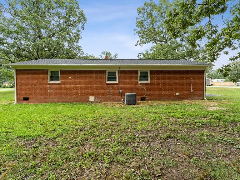 905 Clark St — Photo 14