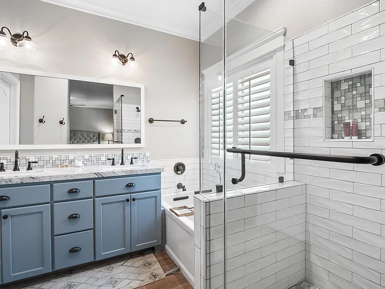 Frameless Glass Shower