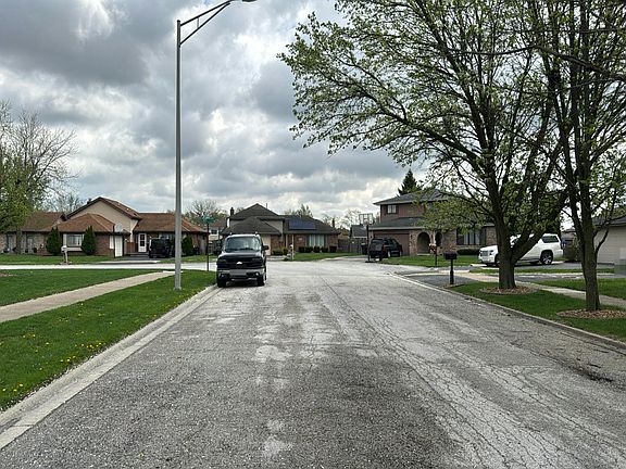 4th image of 3247 192nd St