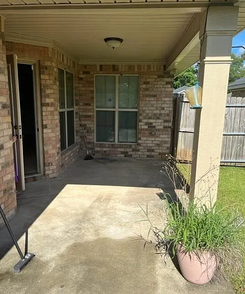 2197 Spring Grv W — Photo 3