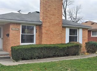 20974 Littlestone Rd, Harper Woods, MI 48225