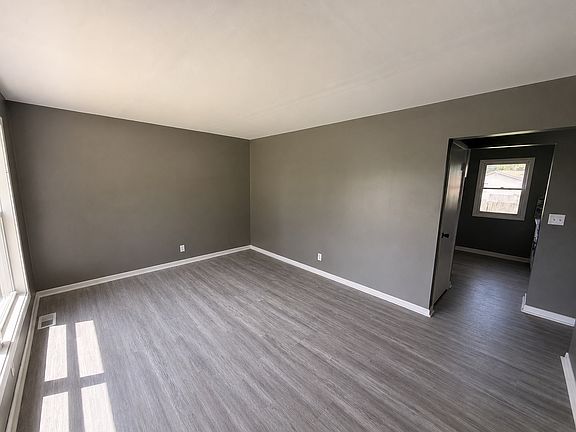 4th image of 1217 95th Ave W