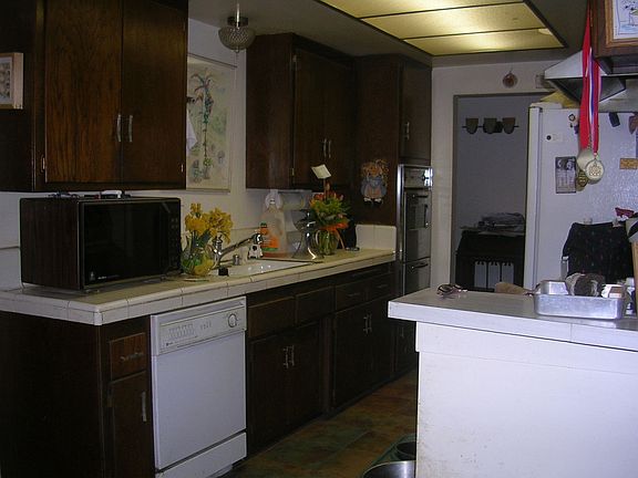 3rd image of 1018 N Charter Dr