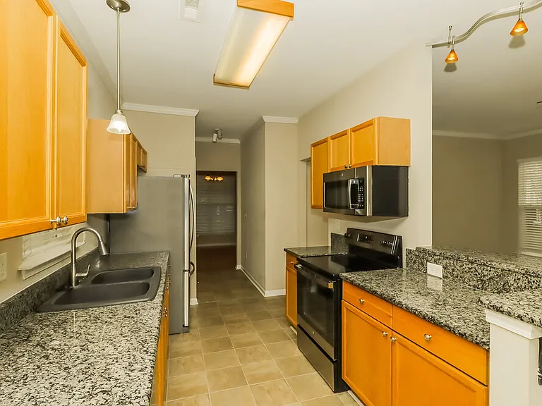 8153 Rolling Meadows Ln — Photo 10