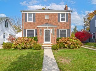 10434 Talbot Ave, Huntington Woods, MI 48070