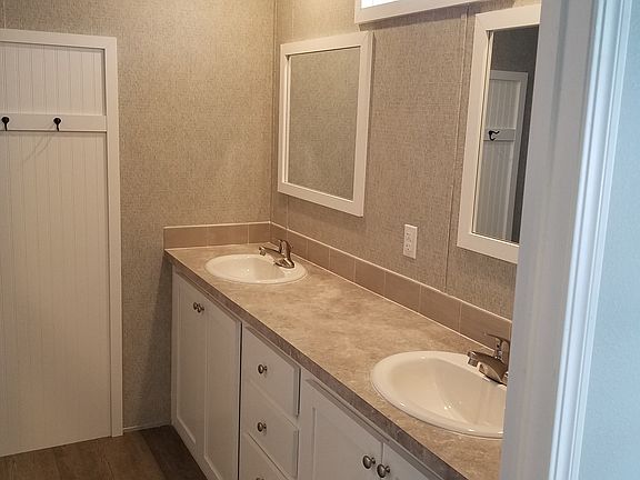 4th image of 13211 Lemon Ave