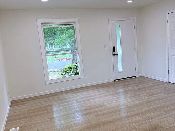 3rd image of 1012 Bramble Pl