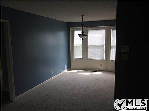 3rd image of 303 Alan Ct