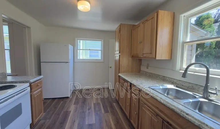 1105 SE Pine St — Photo 9