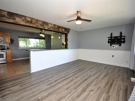 4th image of 870 Kostka Ln