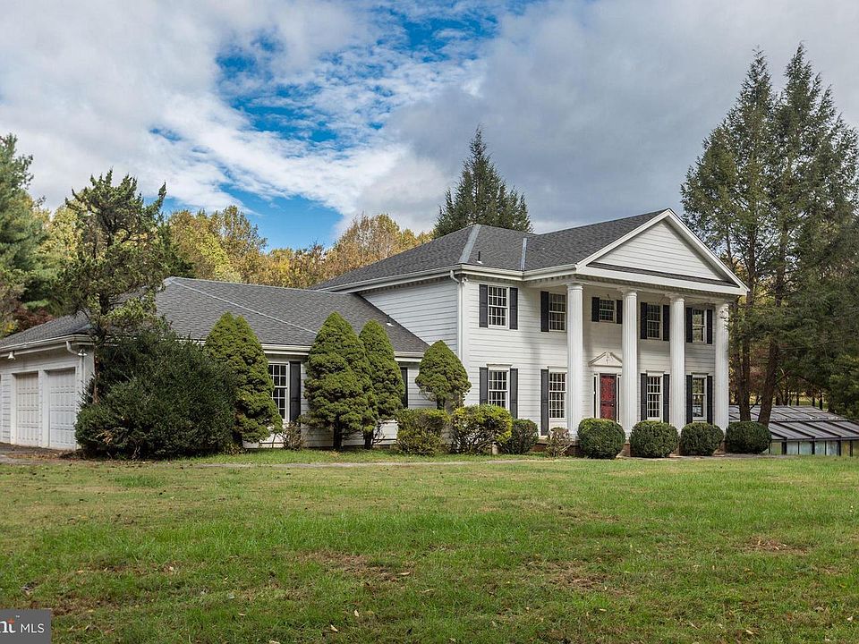 1st image of 204 Donmore Dr