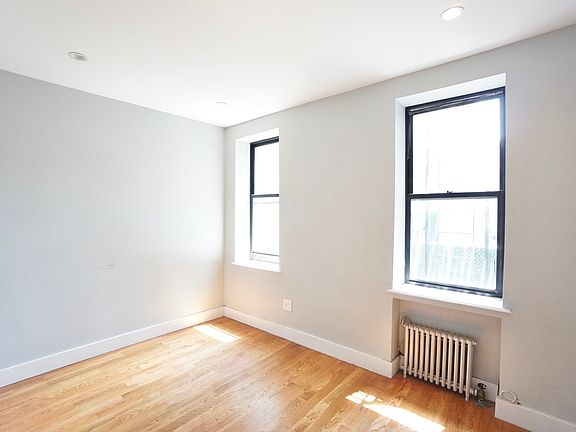 4th image of 56 Fort Washington Ave